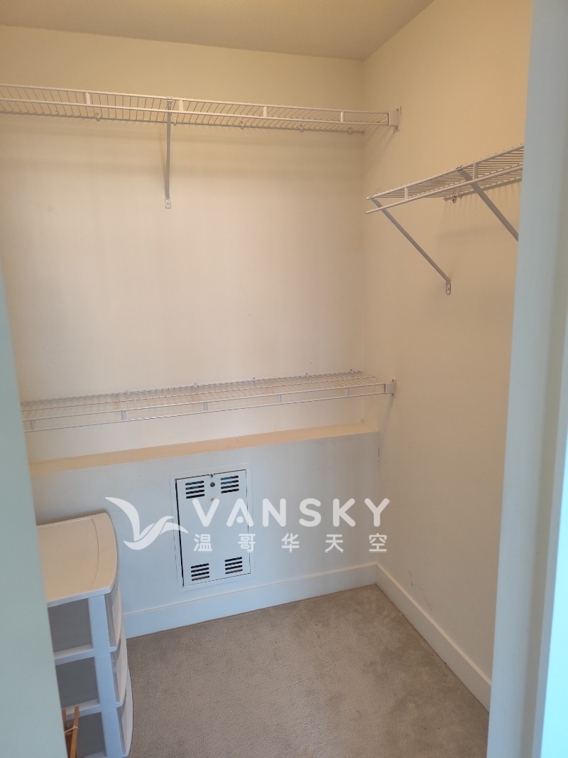 250512213959_Walkin closet.jpg